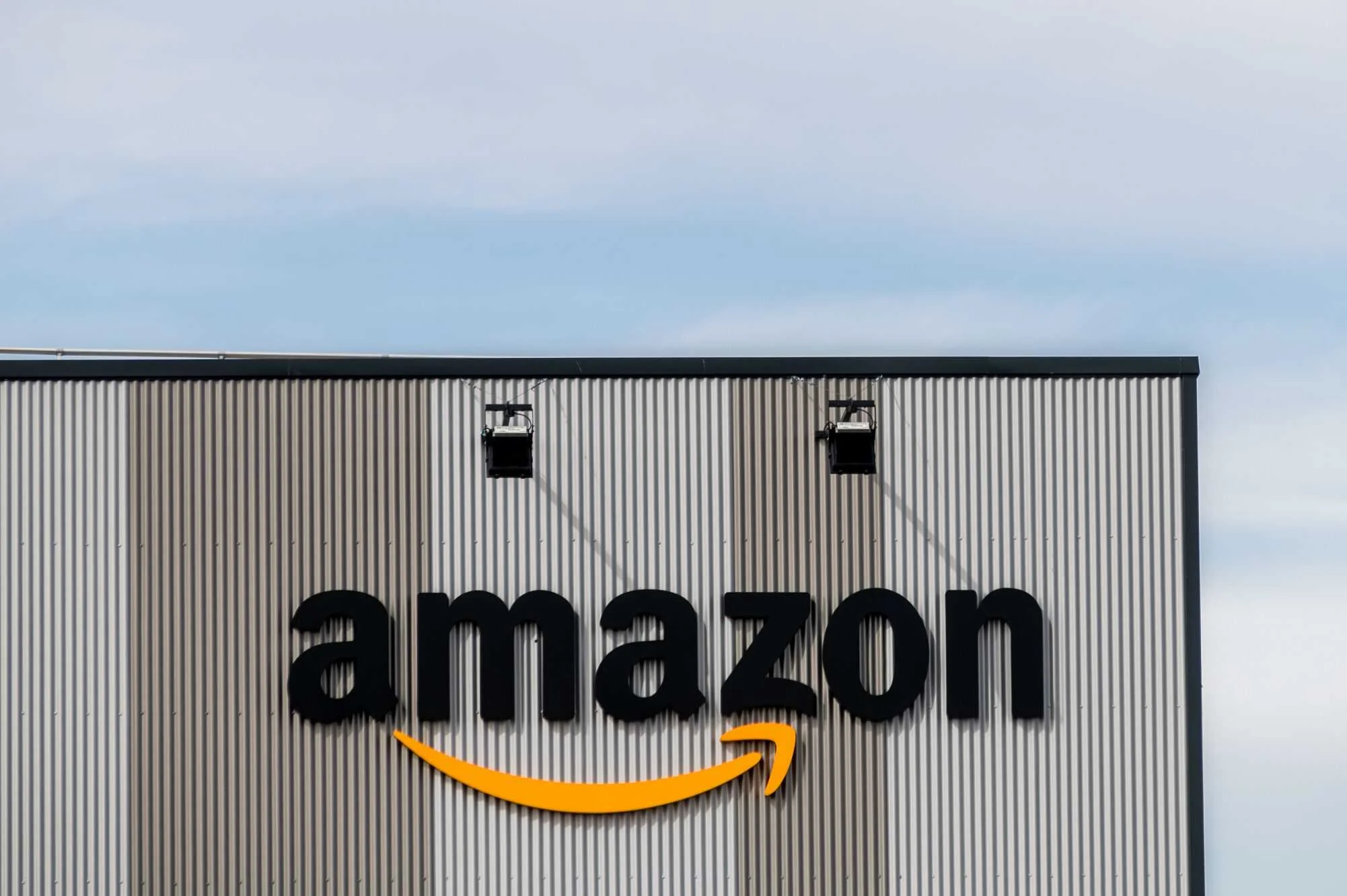 Amazon terá nova rodada de cortes e aposta em IA para reerguer cultura corporativa