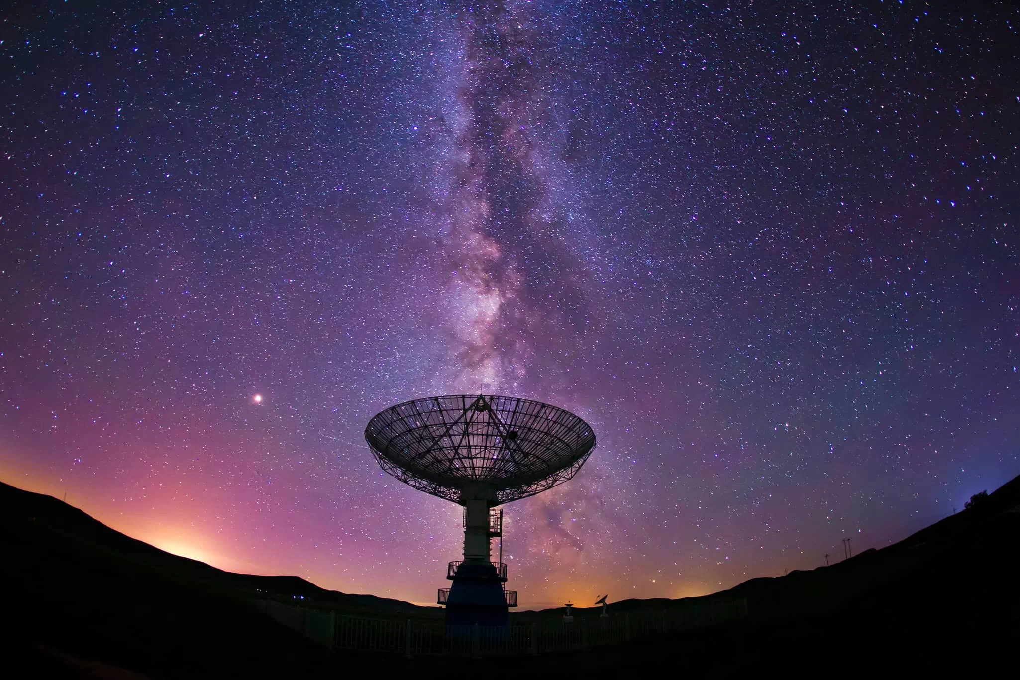 Radioastronomia na busca por vida extraterrestre, como as ondas de rádio e o SETI transformaram a procura por sinais de inteligência no universo Como a radioastronomia mudou a busca por vida extraterrestre