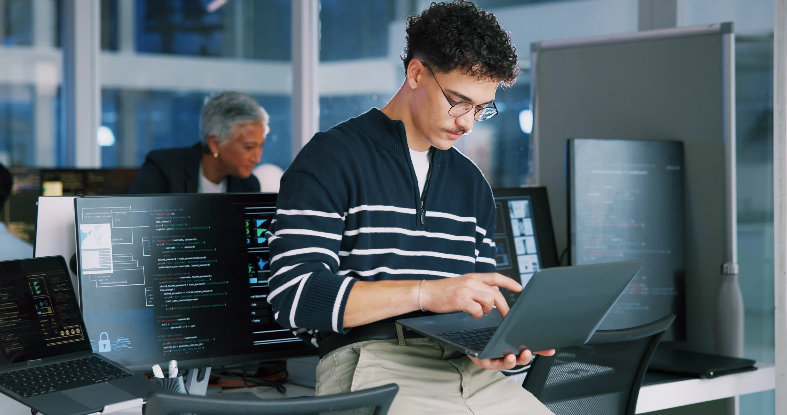 Salários em tecnologia no Brasil: liderança na América Latina, dados da Deel 2025 expõem desigualdade e informalidade Brasil lidera salários em tecnologia na América Latina, mas desigualdade preocupa