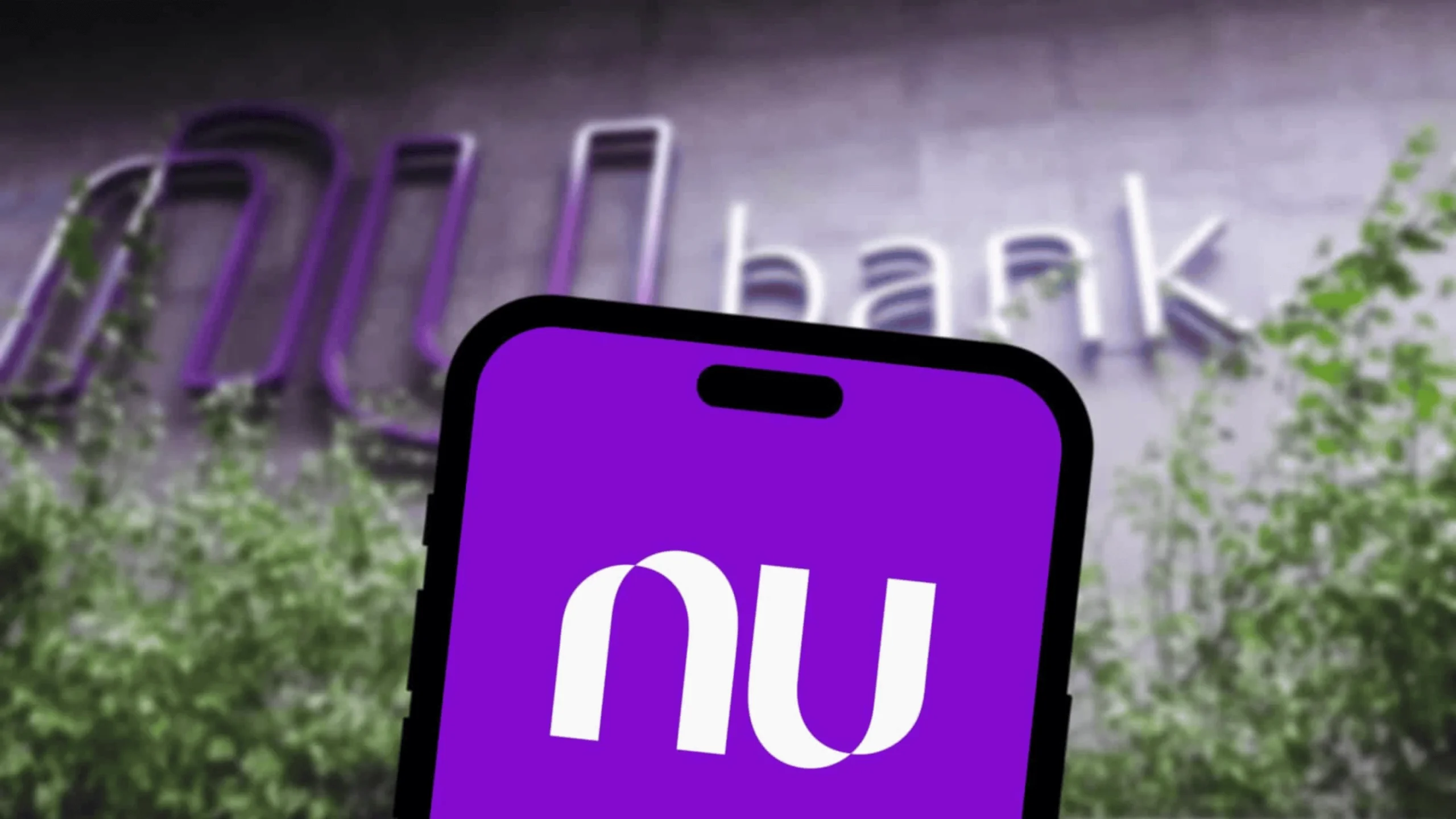 Nubank demitiu funcionários após anúncio de trabalho híbrido? Entenda as 12 demissões, a nova política e as versões de sindicato e CEO Nubank demitiu funcionários por discordarem do trabalho híbrido? Entenda o que aconteceu