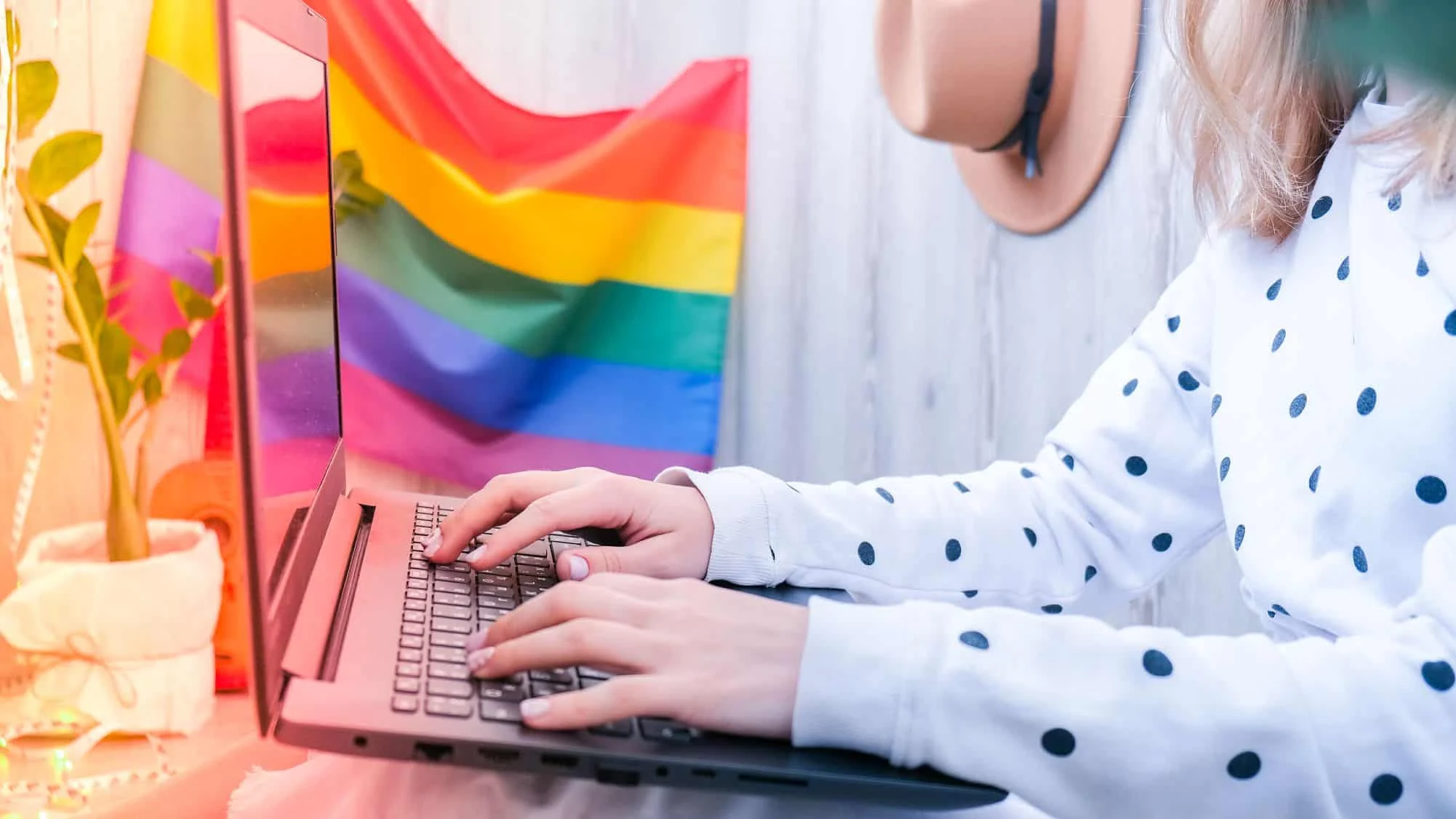 China ordena retirada de apps LGBTQIAPN+ da App Store, Apple remove Blued e Finka e acirra debate sobre censura digital Fim do match: governo chinês manda remover apps LGBTQIAPN+ da App Store