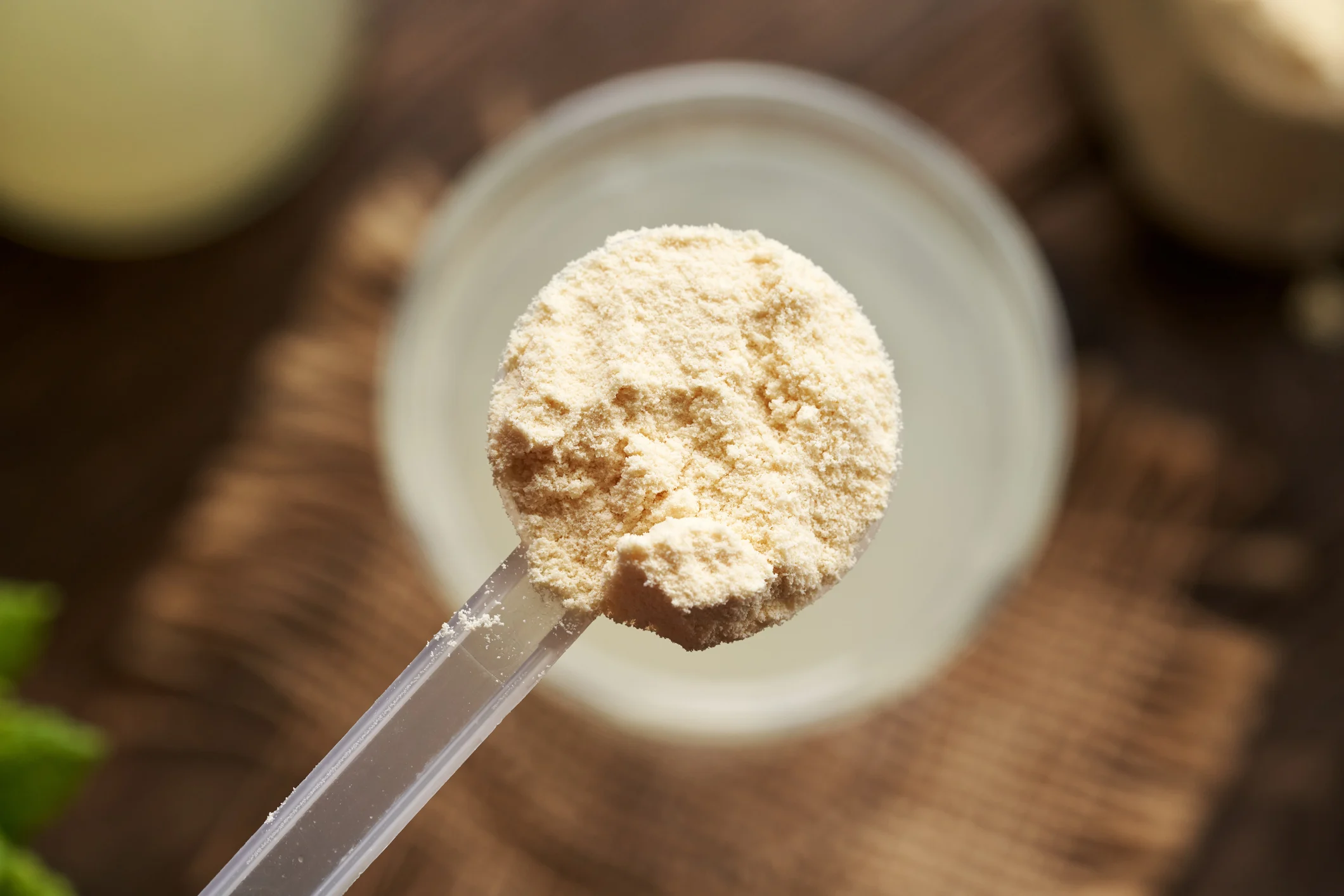 Whey adulterado em e-commerces: Senacon notifica Amazon, Magalu, Mercado Livre e Shopee após apreensão de 4 toneladas e Anvisa ordenar recolhimentos Whey adulterado: e-commerces são notificados por venda de produto ilegal