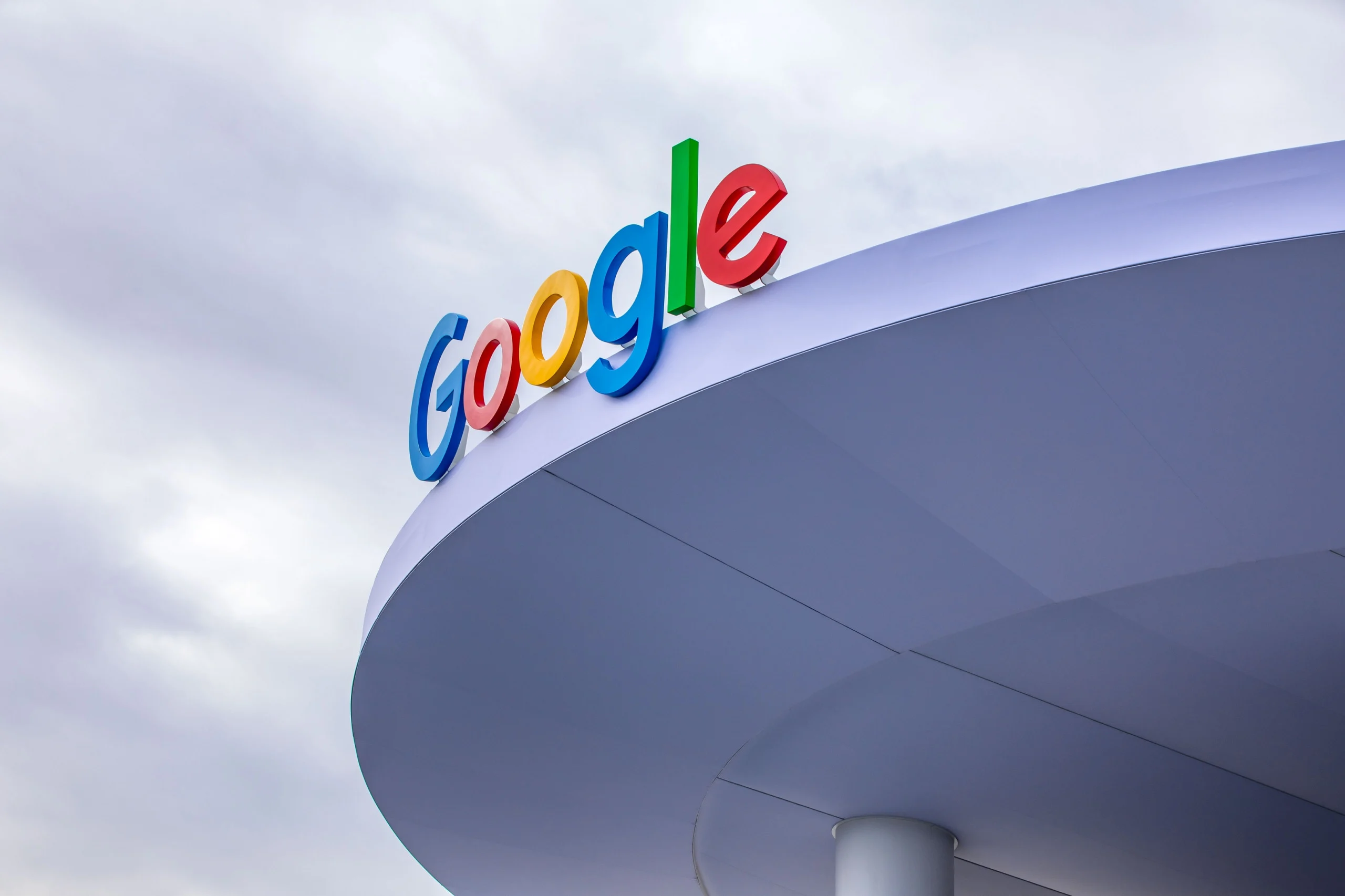 Google vai investir 5 bilhões de euros na Alemanha para expandir data centers, impulsionar IA e energia limpa na região de Frankfurt Google vai investir 5 bilhões de euros para expandir infraestrutura na Alemanha