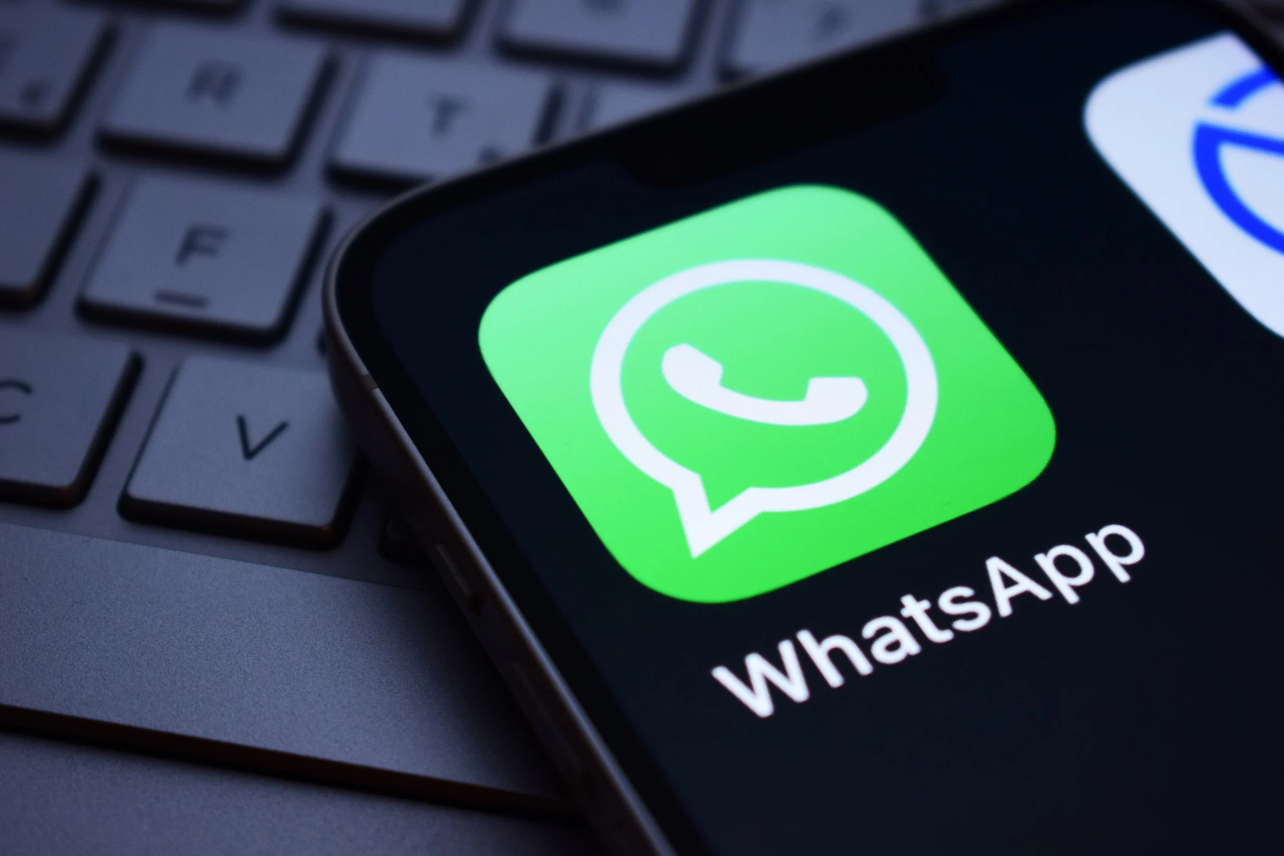 Lei de Serviços Digitais da UE: WhatsApp pode virar Plataforma Online Muito Grande, com novas regras de moderação e transparência nos canais WhatsApp pode ser enquadrado na Lei de Serviços Digitais da EU