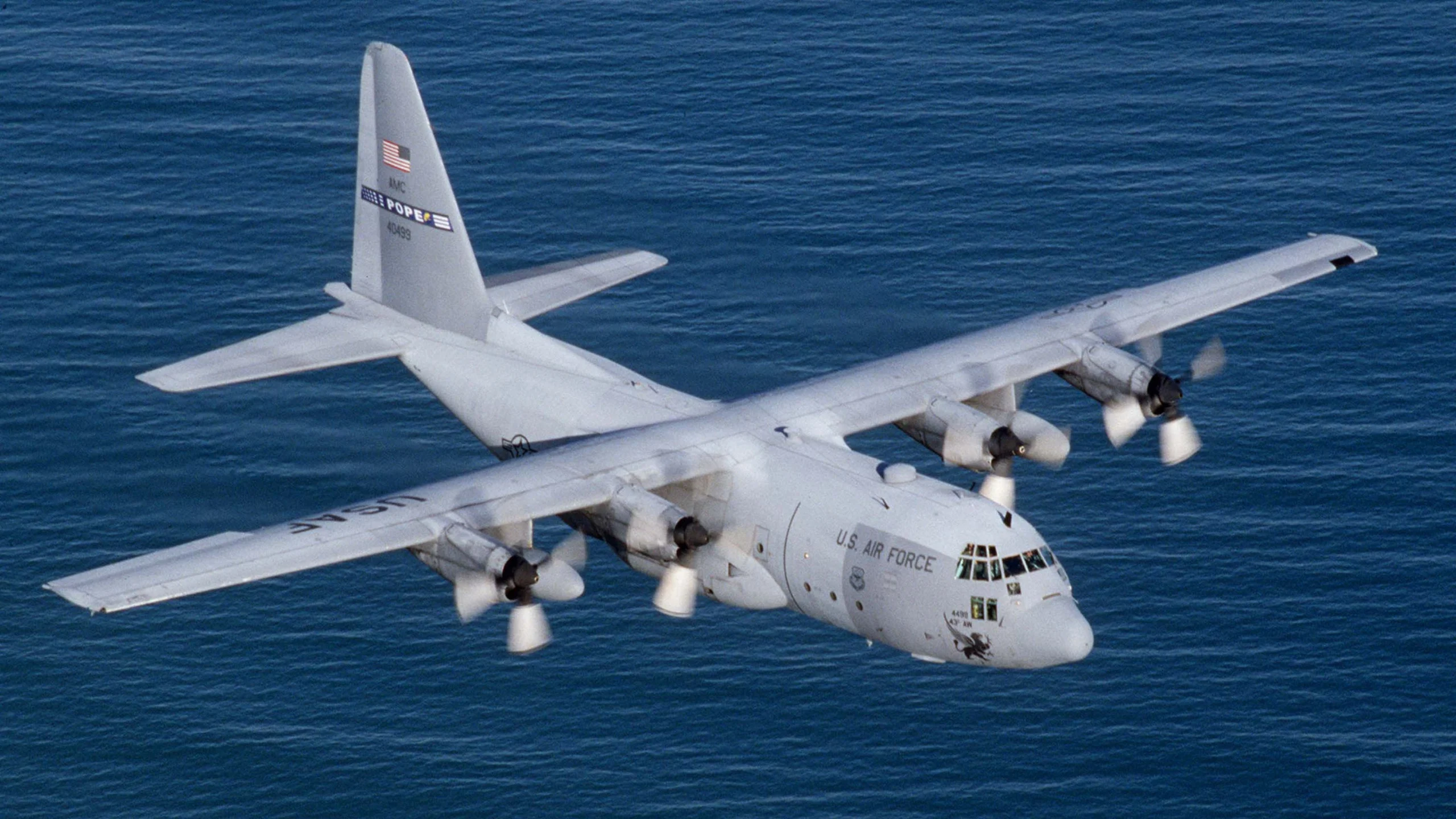 C-130 Hercules: o que se sabe sobre a queda na Geórgia, as imagens da desintegração no ar e por que o avião militar é chamado de ‘burro de carga dos ares’ C-130 Hercules: o avião militar que caiu na Geórgia durante viagem à Turquia