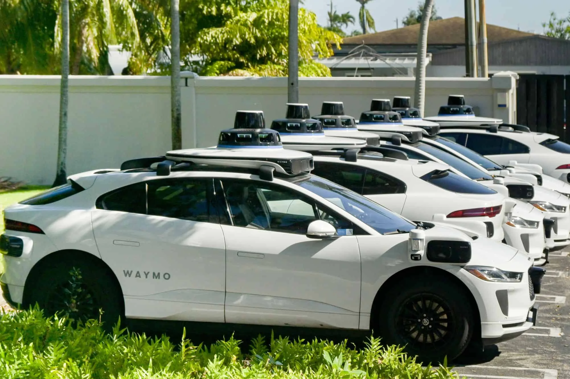 Robotáxis da Waymo nas rodovias: expansão em Phoenix, Los Angeles e São Francisco promete viagens 50% mais rápidas e mais seguras Robotáxis da Waymo enfrentam seu maior desafio: as rodovias