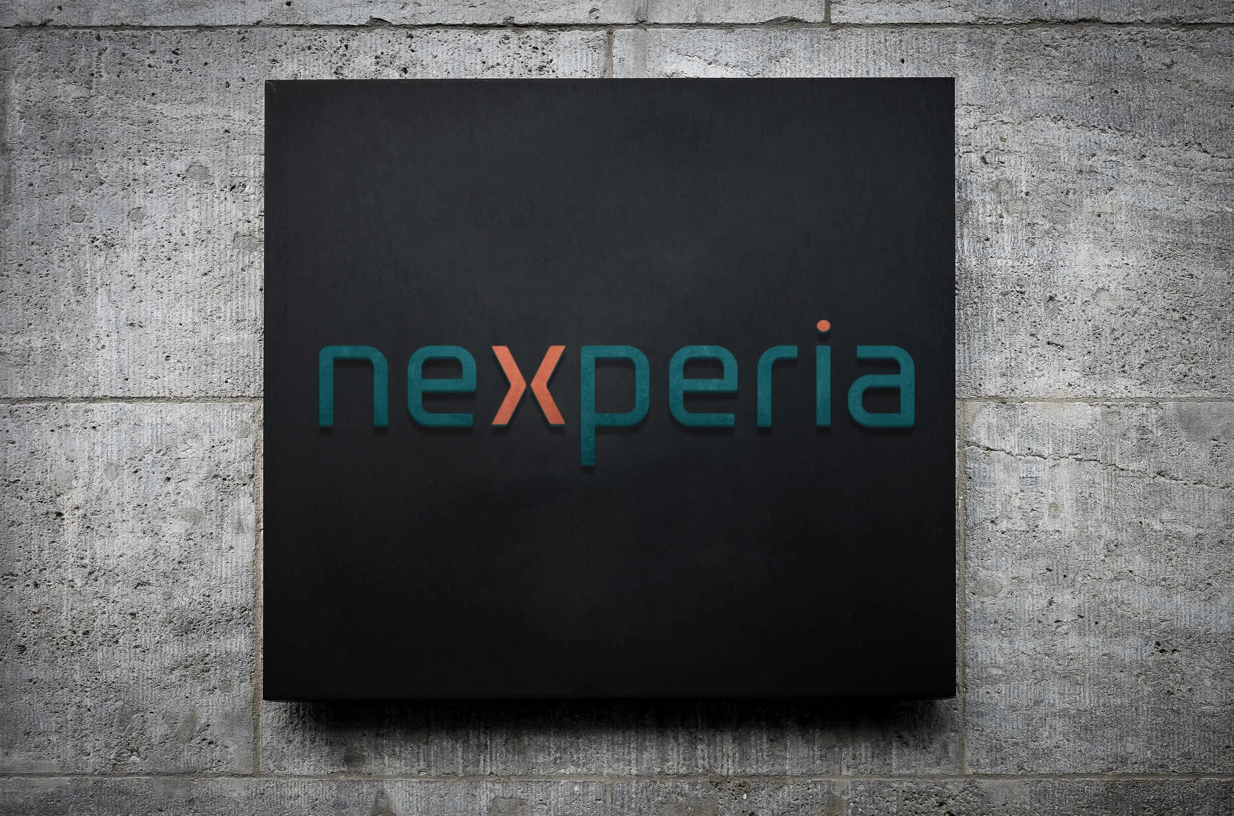 Chips automotivos em risco: impasse entre Nexperia na Europa e unidade na China força montadoras a adotar plano emergencial Chips automotivos: Nexperia vira foco de disputa e clientes buscam solução emergencial