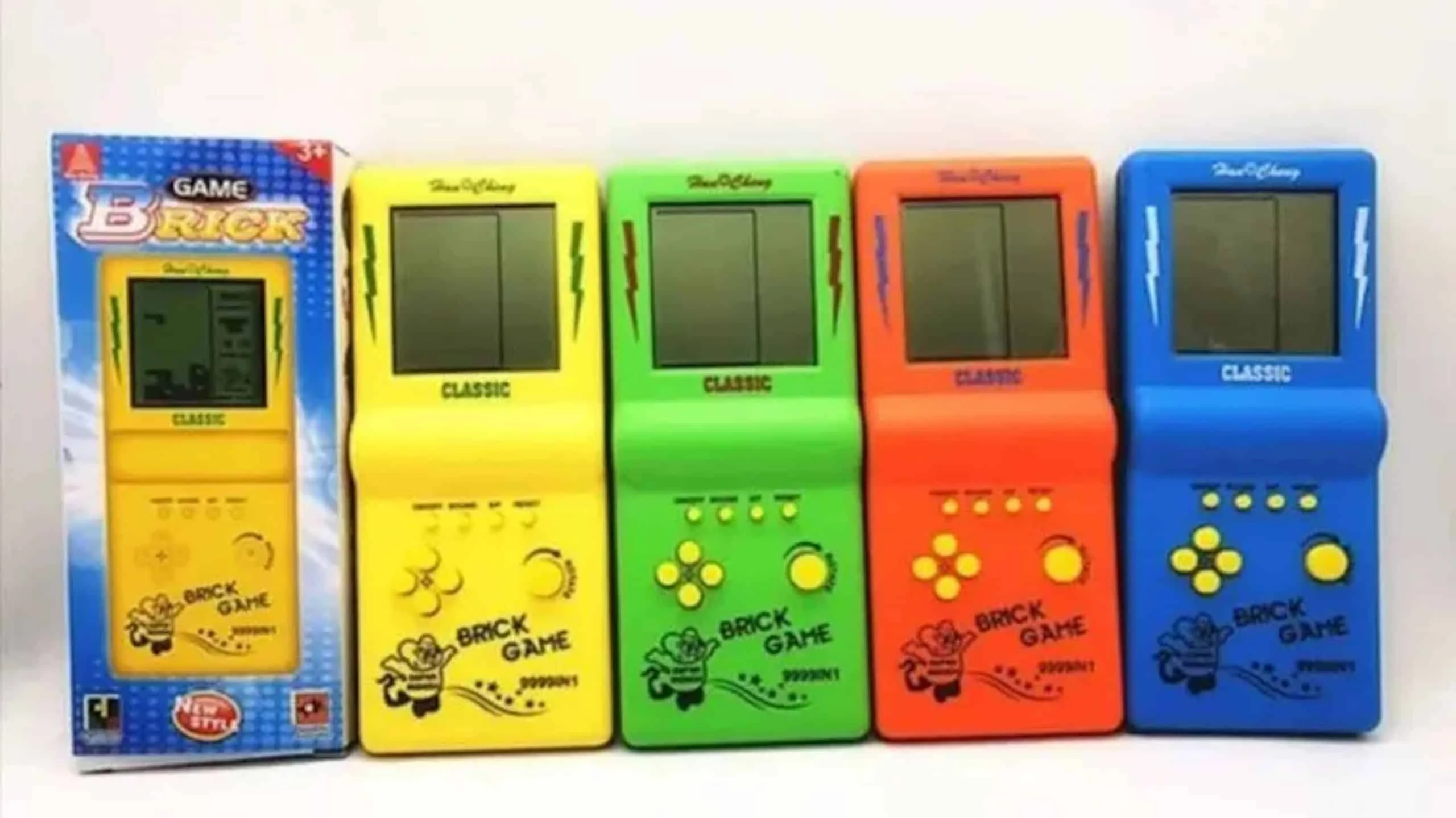 Brinquedos antigos que voltaram à moda, 9 clássicos dos anos 90 e 2000, de Tamagotchi e Furby ao Master System da Tectoy 9 brinquedos que estavam na moda no passado e hoje deixam saudade