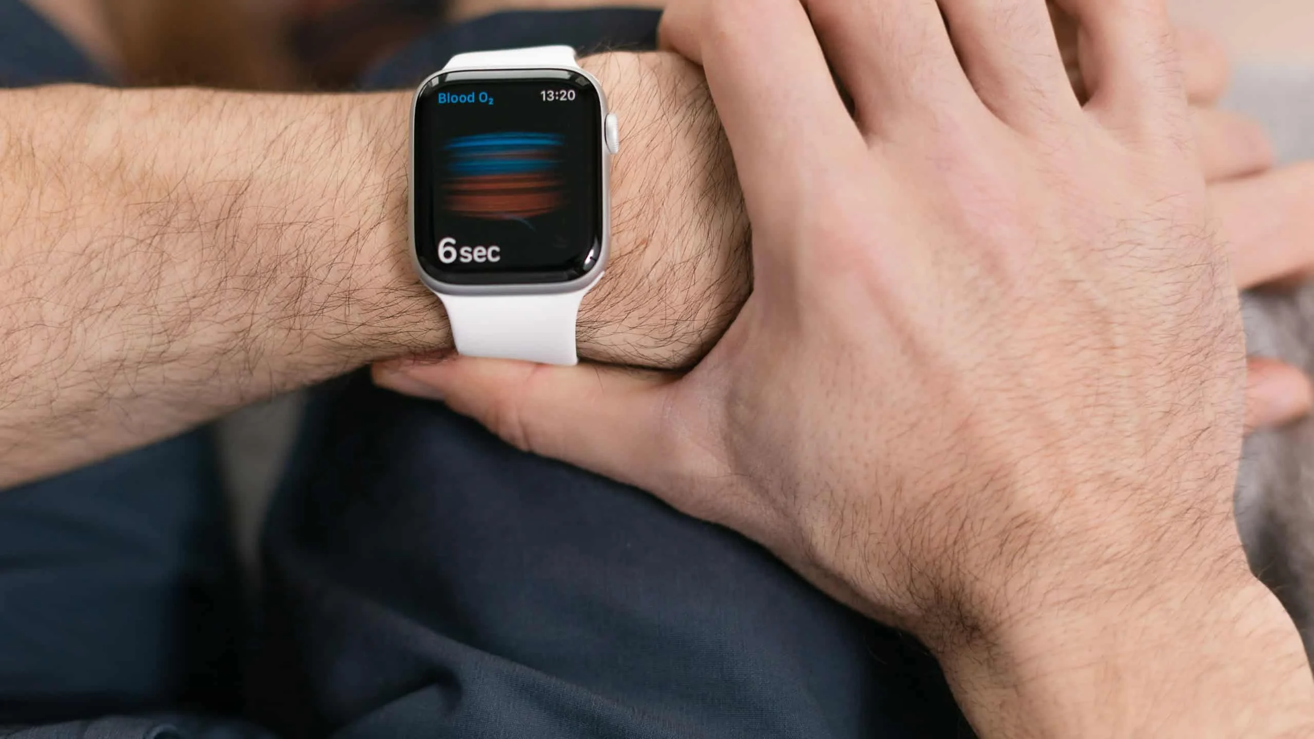 Como o smartwatch mede o oxigênio no sangue: entenda SpO₂, PPG, precisão e quando confiar na leitura Como o smartwatch mede o oxigênio no sangue?
