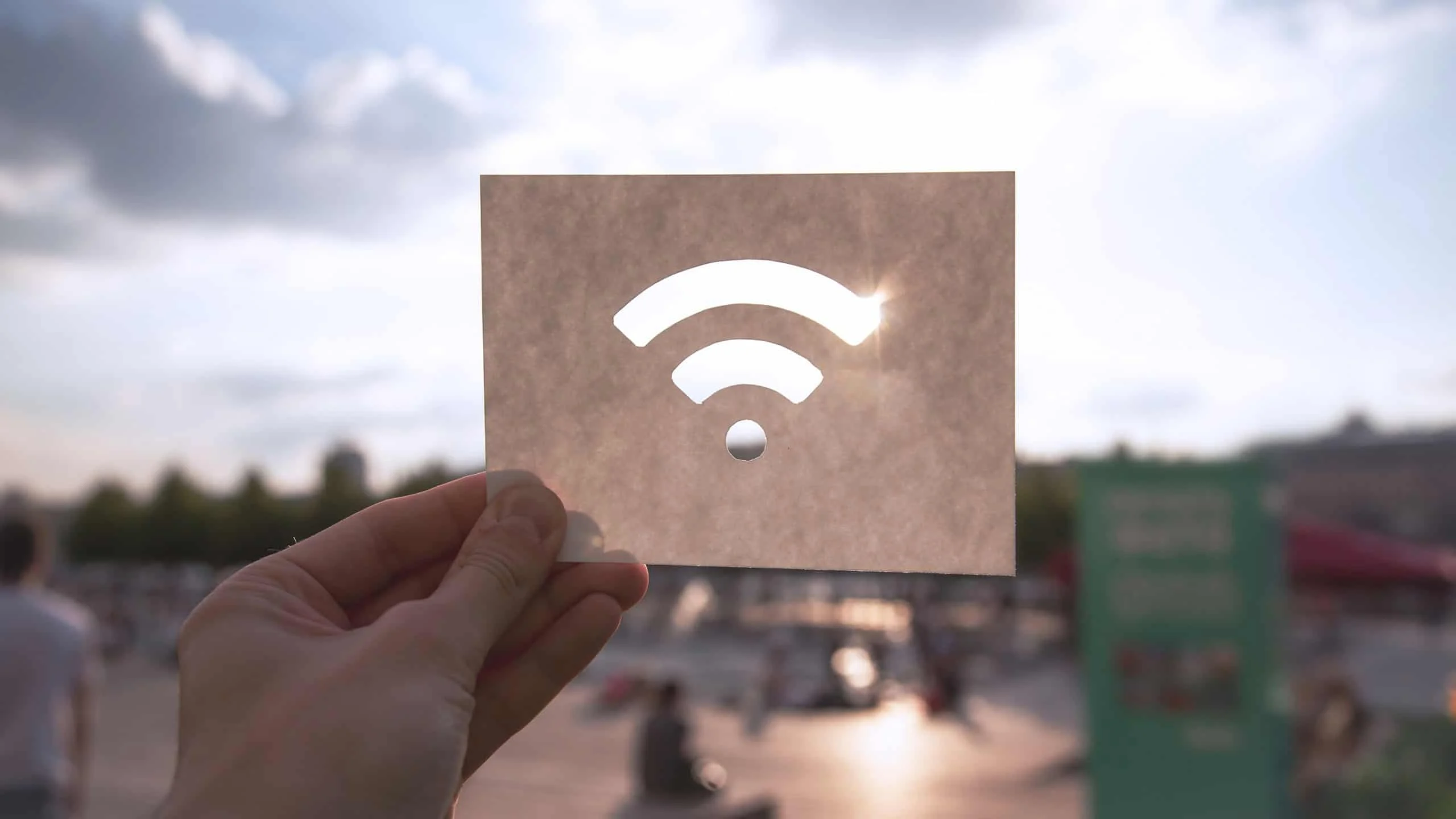 Wi‑Fi público: 5 cuidados essenciais para evitar golpes e proteger seus dados no celular e no notebook Aprenda 5 cuidados que você deve ter ao usar Wi-Fi público