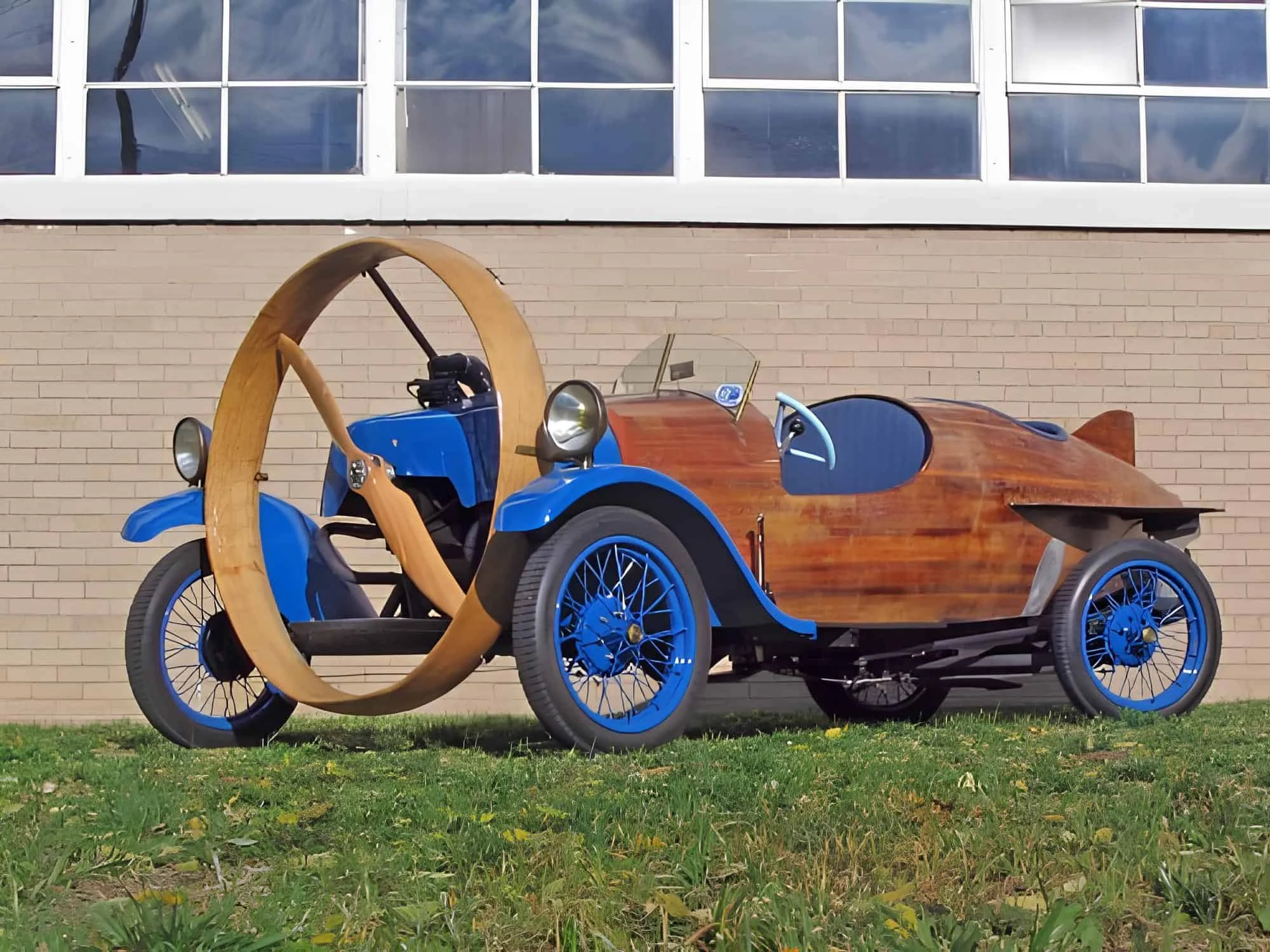 Carro movido a hélice Helicron: o raro “carro com cara de avião” de 1932 que ainda roda nos EUA e fascina o público Carro com cara de avião! Conheça o veículo movido a hélice