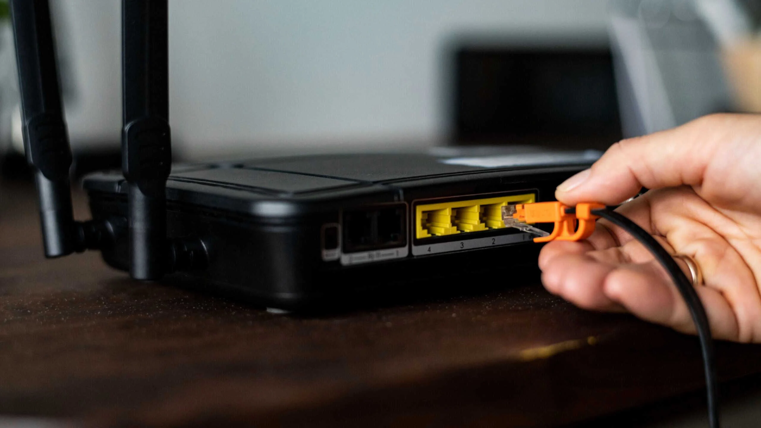 Reaproveitar roteador velho: 5 formas criativas e seguras para transformar seu roteador antigo em repetidor, switch, NAS e até servidor 5 formas de reaproveitar seu roteador velho