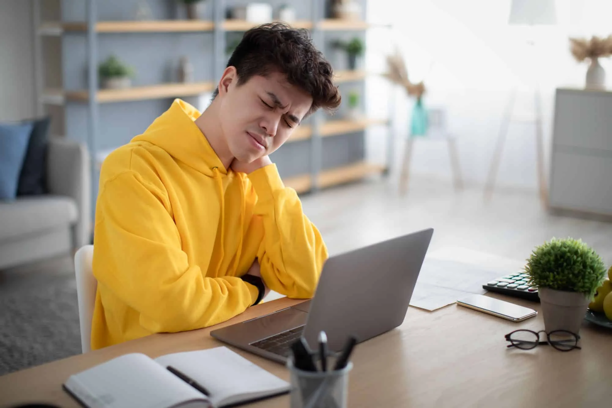 Sedentarismo em jovens: estudo da Universidade de Clarkson revela queda no equilíbrio e na estabilidade da caminhada em quem passa muito tempo sentado Sedentarismo afeta até jovens saudáveis, aponta novo estudo
