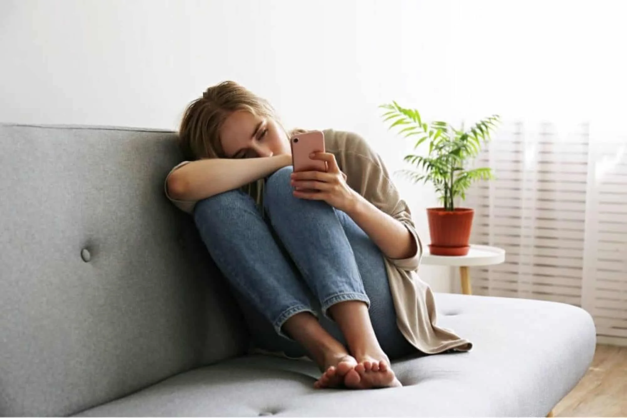 Riscos da IA na saúde mental: estudo de Stanford e Common Sense expõe falhas de chatbots como ChatGPT, Gemini, Claude e Meta AI com adolescentes Quando chatbots falham: os riscos da IA na saúde mental