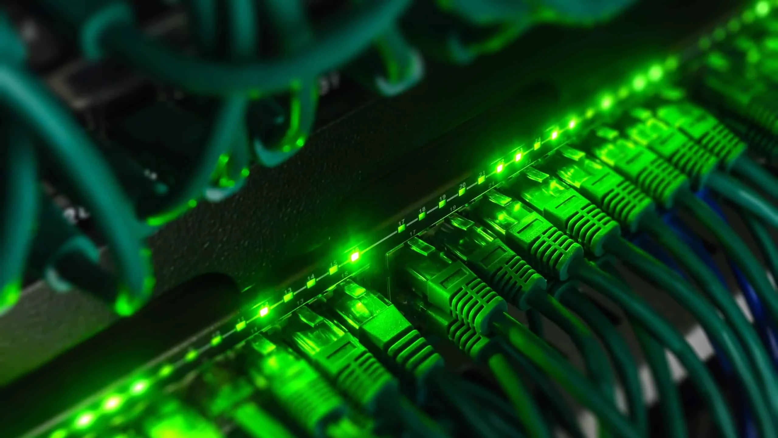 Apagões na internet global: por que falhas da AWS e Cloudflare estão mais frequentes e o que muda para usuários e empresas AWS e Cloudflare: por que apagões na internet global estão mais comuns?