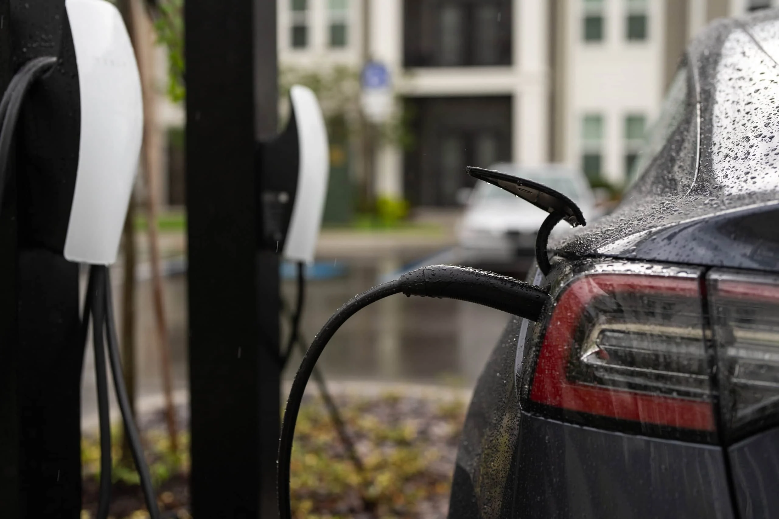Carros elétricos na América do Sul: sem Tesla, marcas chinesas lideram com modelos mais baratos e logística acelerada pelo Porto de Chancay Sem Tesla, marcas chinesas lideram avanço dos carros elétricos na América do Sul