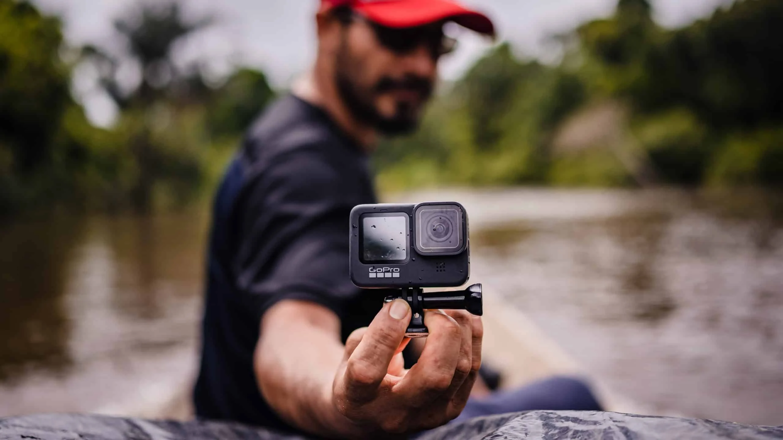Acessórios para GoPro: 5 itens essenciais para turbinar sua câmera de ação em 2025, do suporte de cabeça ao microSD V30 O que comprar junto com a GoPro? Veja 5 acessórios essenciais para sua câmera