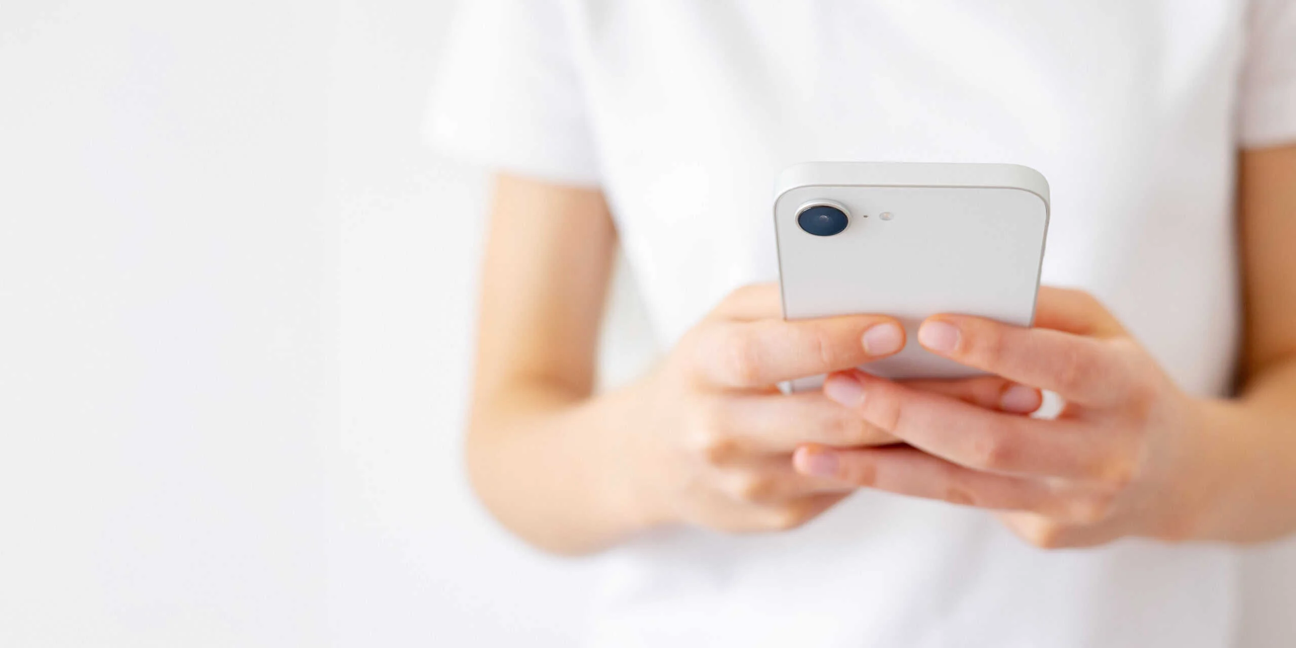 Entrevista exclusiva: em breve, Brasil vai elevar idade para uso de redes sociais e chatbots