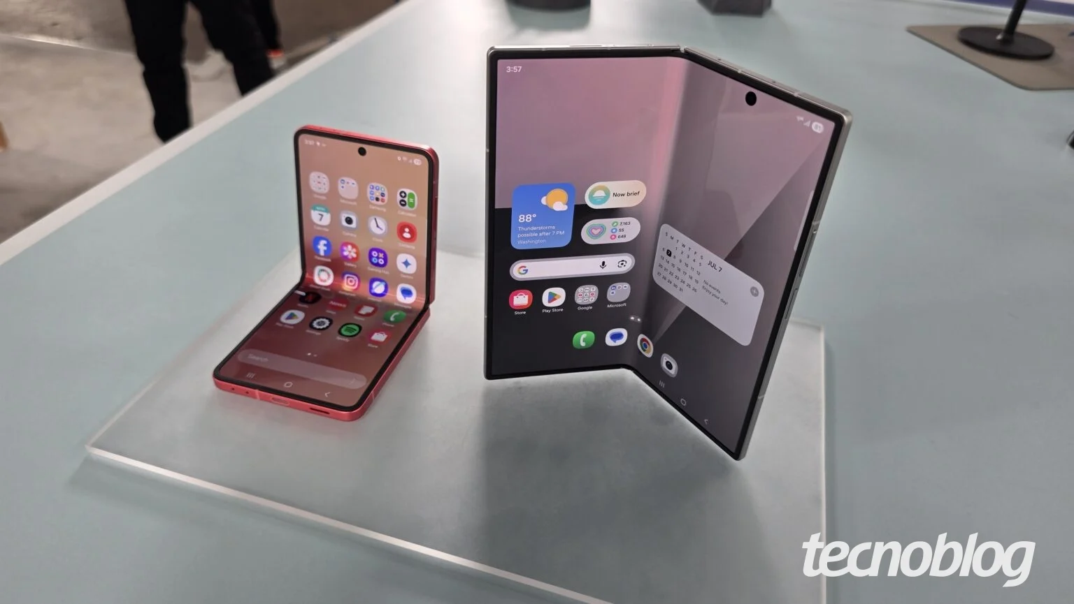 Galaxy Z Flip 8 pode ficar 10% mais fino e leve, com 6 mm aberto, 12 mm fechado e 170 g, diz The Bell Galaxy Z Flip 8 pode seguir passos do Z Fold 7 e ganhar design mais fino • Tecnoblog