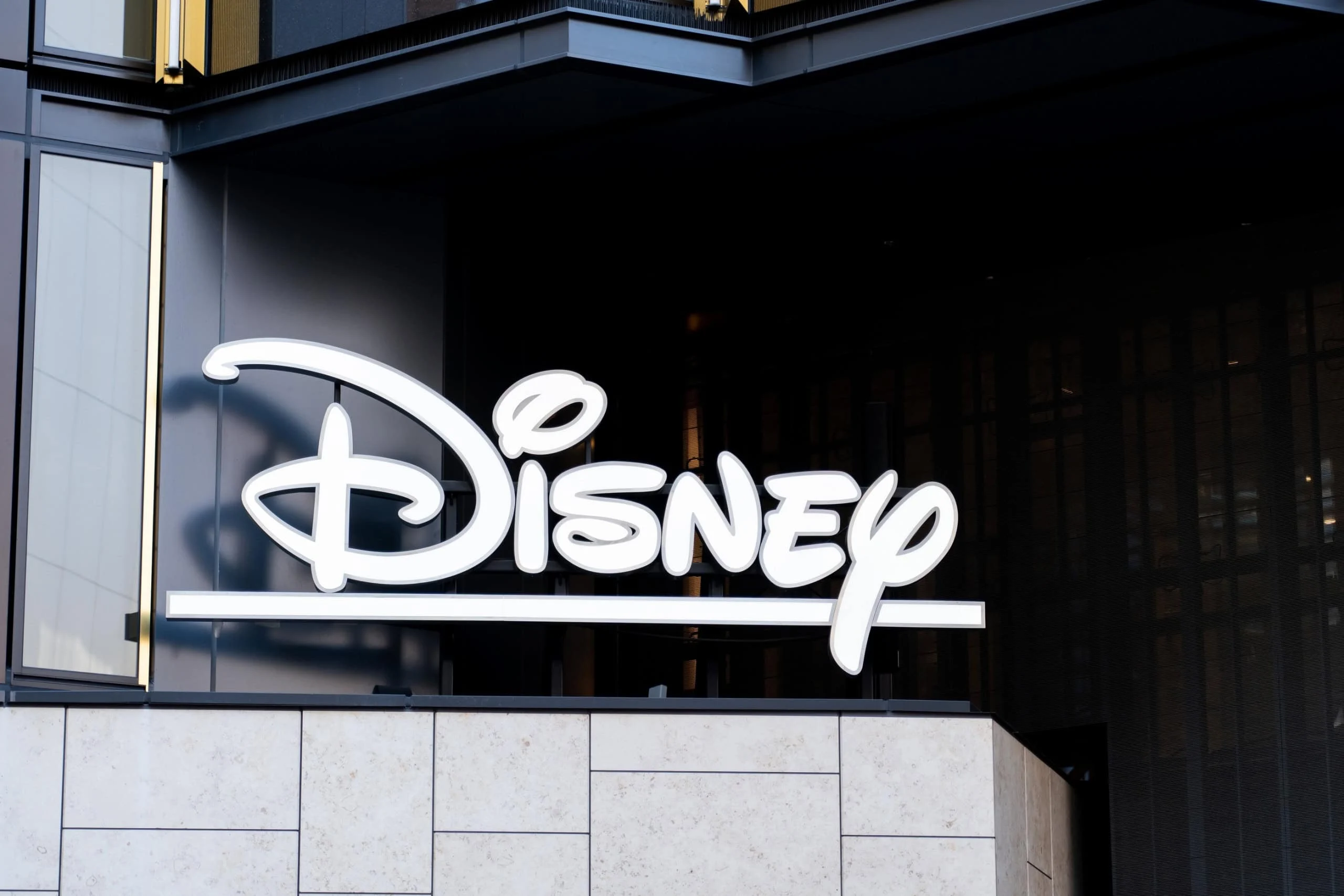Disney tem queda nos lucros apesar de crescimento da receita em parques e streaming