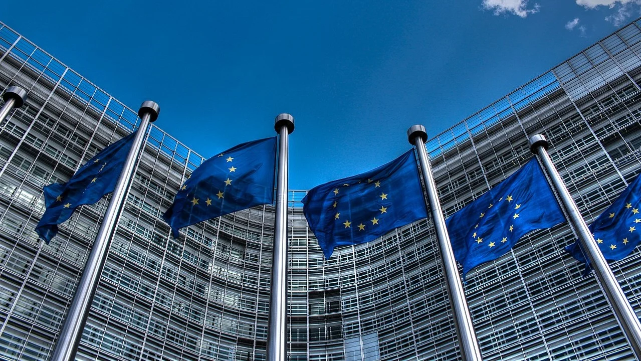 Google investigado pela União Europeia por mudanças na busca, DMA mira rebaixamento de publieditoriais e cupons em sites jornalísticos Google vira alvo de investigação da União Europeia por mudanças na busca • Tecnoblog