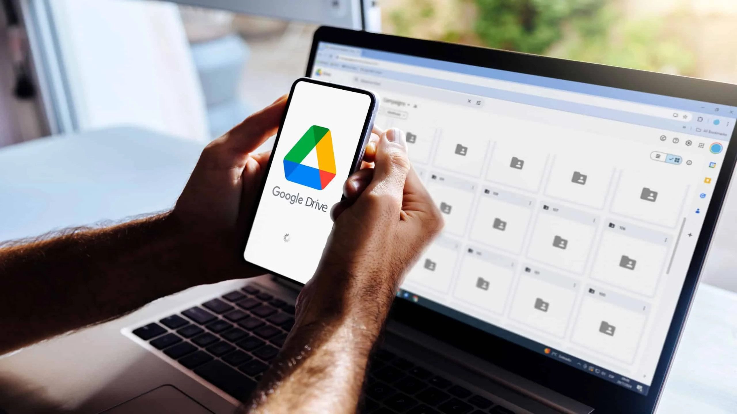Resumos de Áudio do Google Drive: Gemini transforma PDFs em ‘podcasts’ de 2 a 10 minutos, veja como usar Não quer ler? Google Drive agora cria podcasts de textos muito longos