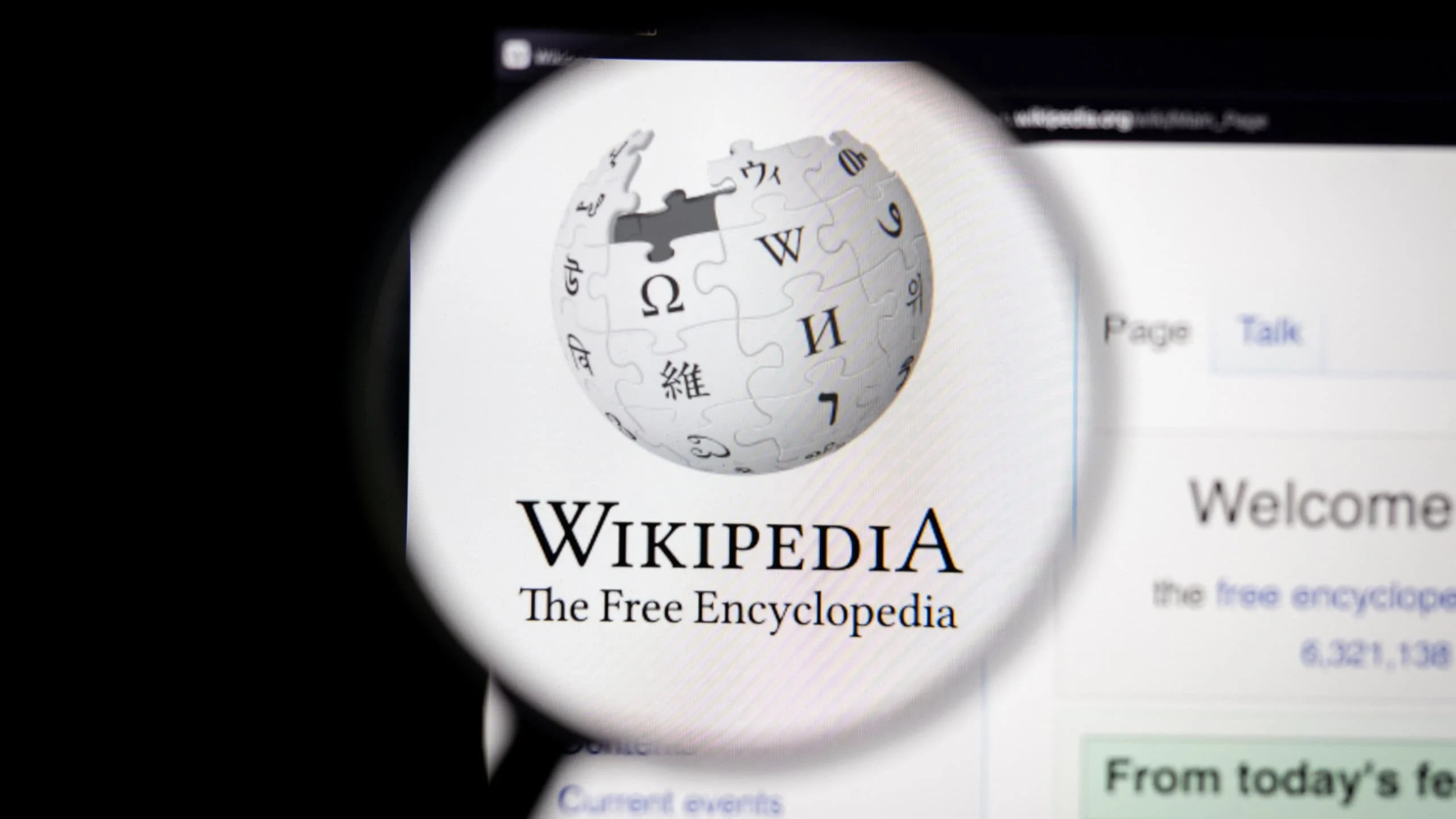 Wikipédia quer que empresas de IA paguem por dados de treinamento e pela API Enterprise Wikipédia pede que empresas de IA deixem de usar dados para treinamento de modelos e paguem por isso