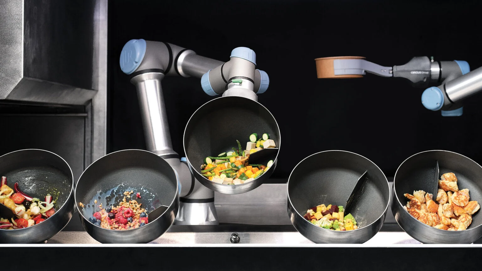 Robô cozinheiro CA-1 Series 4 chega aos supermercados Rewe na Alemanha: 120 pratos por hora, preço de €250 mil e cardápio com 8 opções Robô cozinheiro consegue preparar até 120 pratos por hora • Tecnoblog