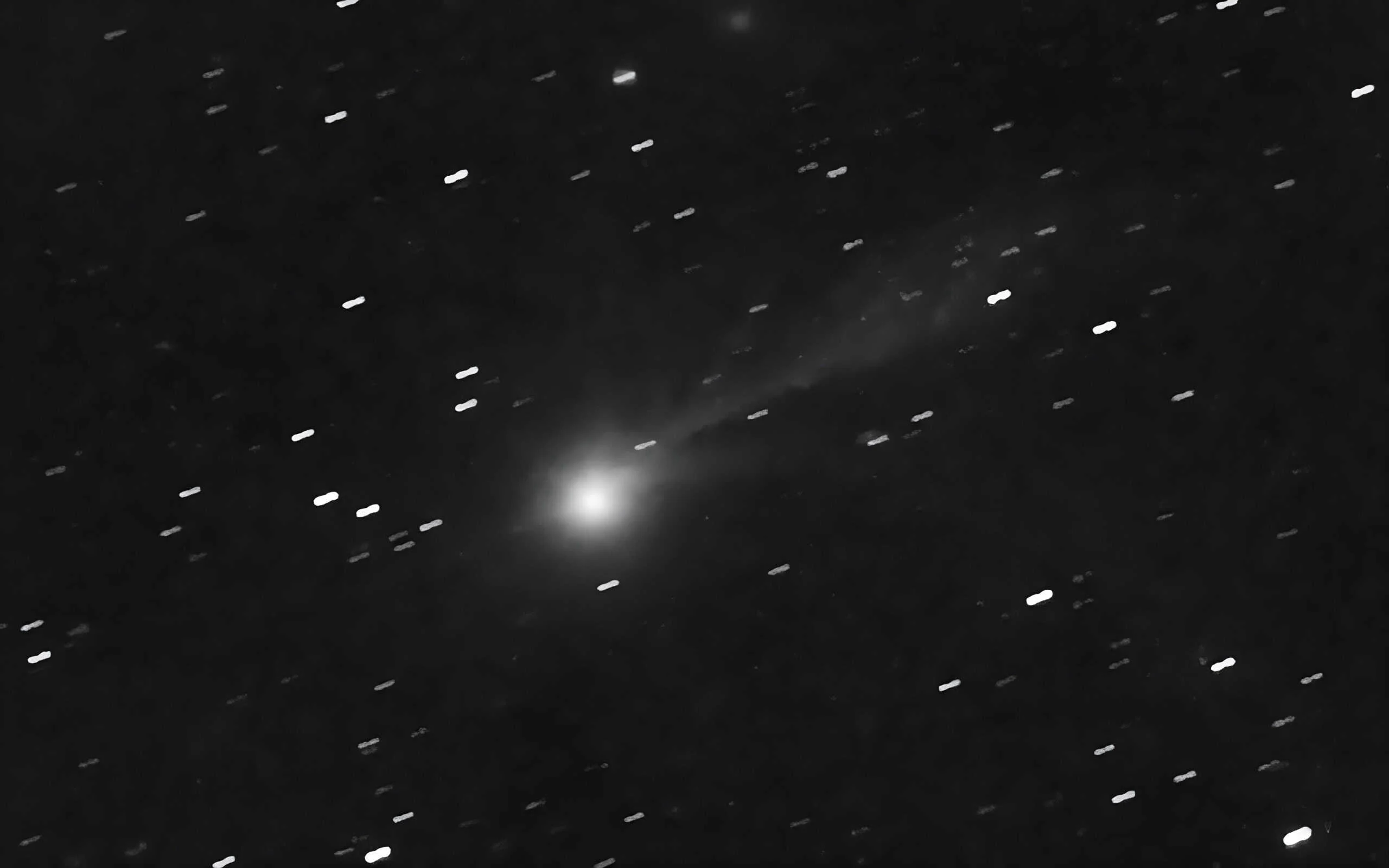 Cometa 3I/ATLAS pode ter superfície refeita por raios cósmicos, com CO₂ muito acima da água, aponta estudo no arXiv Cometa 3I/ATLAS pode não ser mais o mesmo (e isso deixa origem em segredo para sempre)