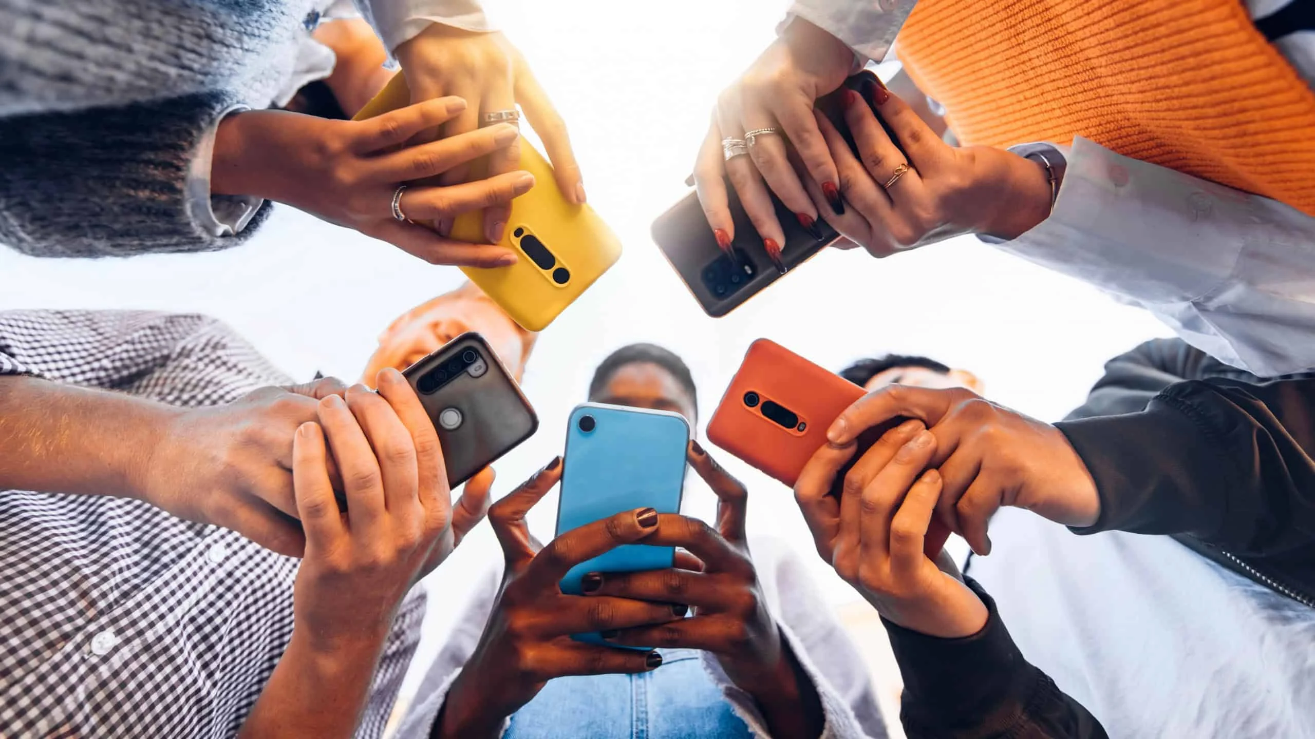 Brasil vai elevar idade mínima para uso de redes sociais e chatbots a partir de 2026, diz site