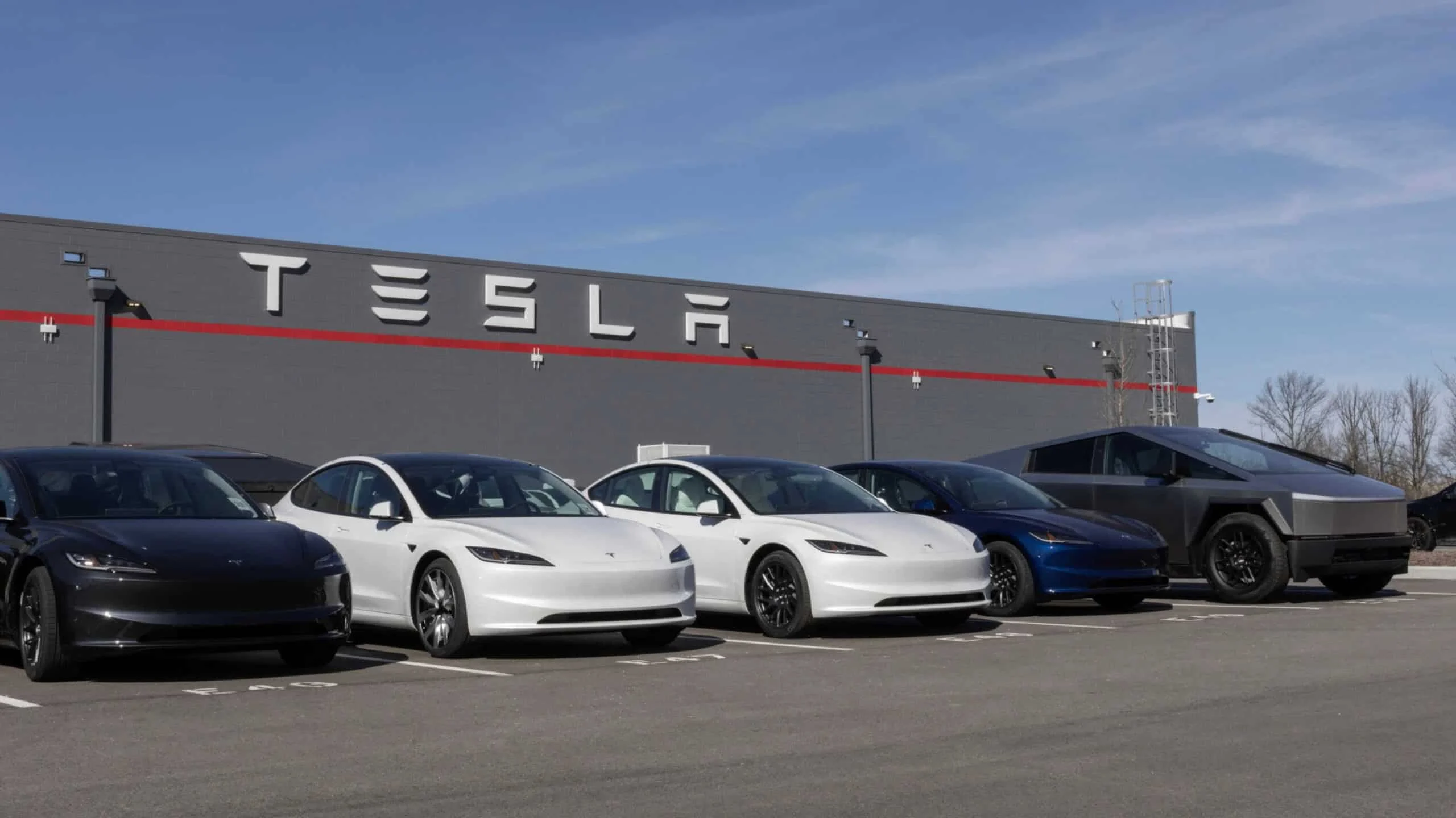 Com queda nas vendas, Tesla aposta no aluguel de carros