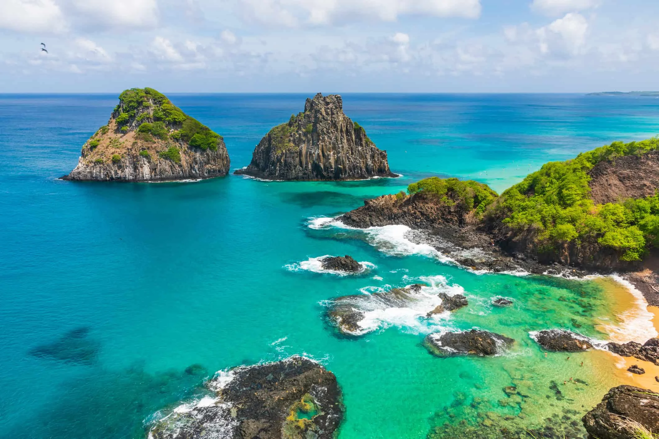 Fernando de Noronha energia limpa: usina solar com baterias promete substituir 8,6 milhões de litros de diesel e tornar a ilha pioneira até 2027 Fernando de Noronha pode se tornar ilha pioneira em energia limpa