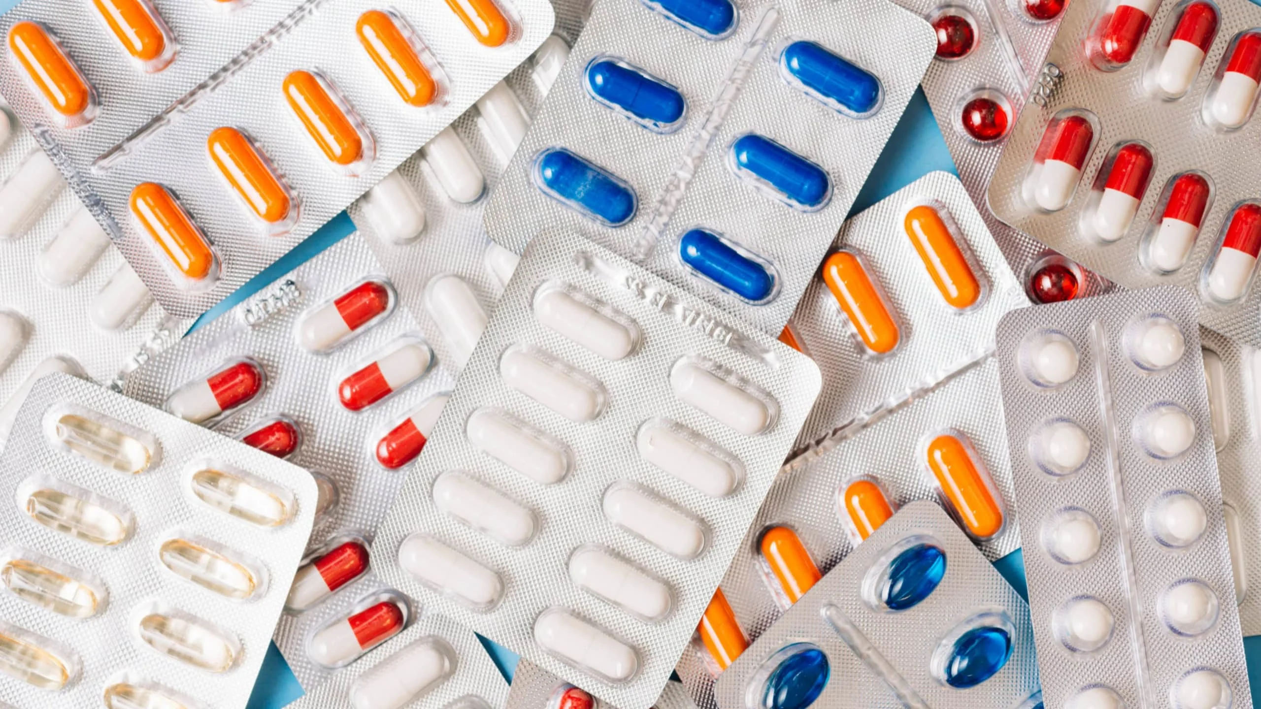 Remédios também são drogas? Diferença, riscos e o que diz a medicina, da intenção ao controle e à regulação da Anvisa Remédios também são drogas? Entenda a diferença segundo a medicina