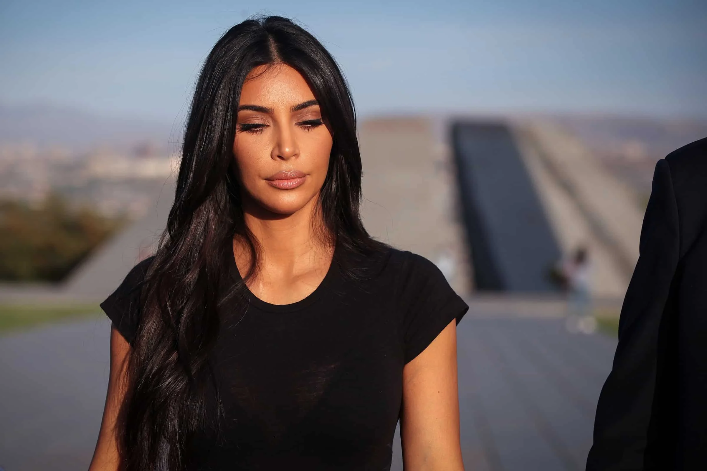 Kim Kardashian e ChatGPT: por que a estrela chamou a IA de “amigo-inimigo” após errar provas de Direito e o que isso revela sobre alucinação de IA Kim Kardashian diz que ChatGPT é seu “amigo-inimigo” após falhas