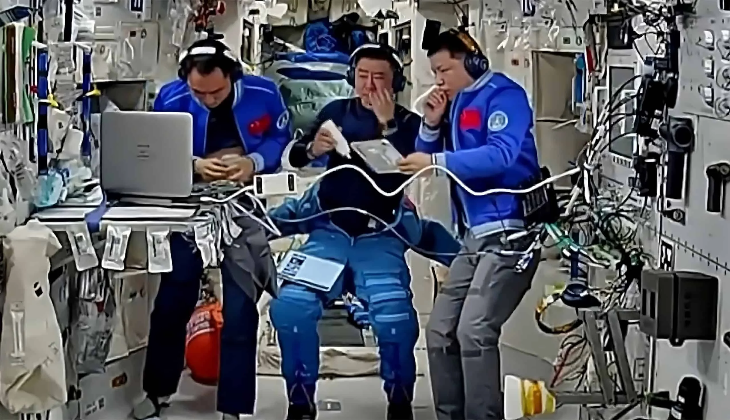 Astronautas chineses ficam “presos” no espaço após nave ser atingida por lixo orbital
