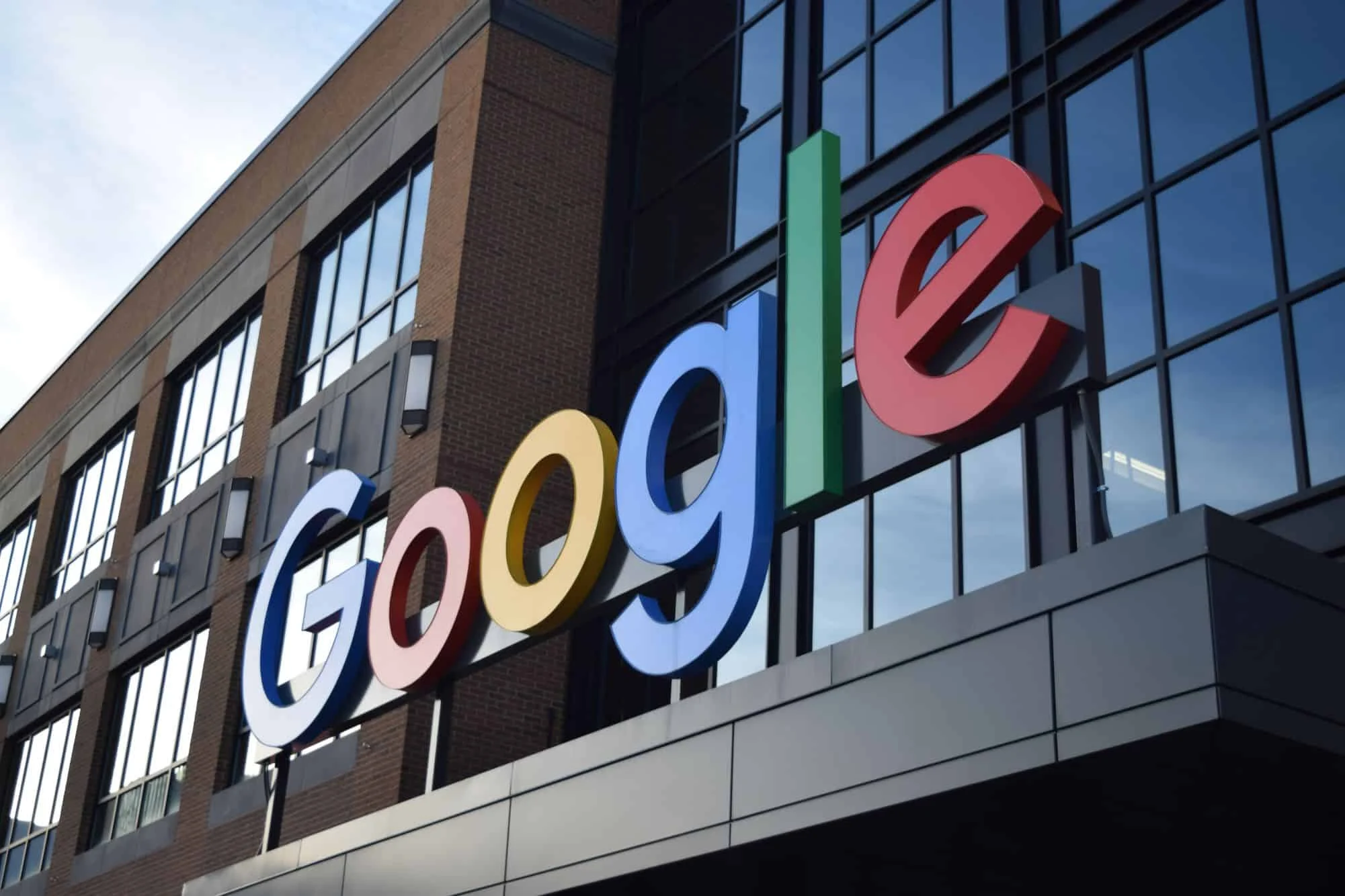 Chip de IA Ironwood do Google chega com 4x mais velocidade e interconexão de 9.216 TPUs, mirando o domínio da Nvidia De olho na Nvidia, Google lança nova geração de chips de IA